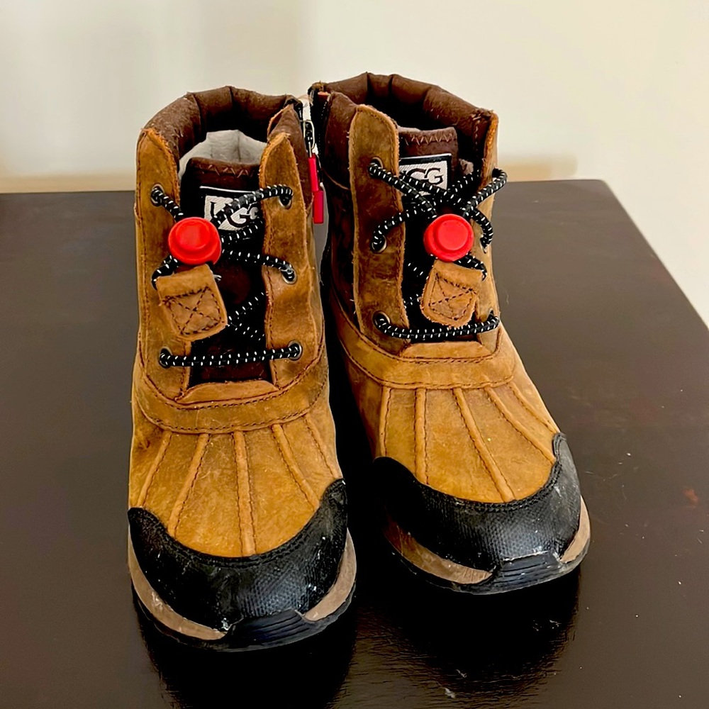 Boys size 2 UGG boots! Gently used.